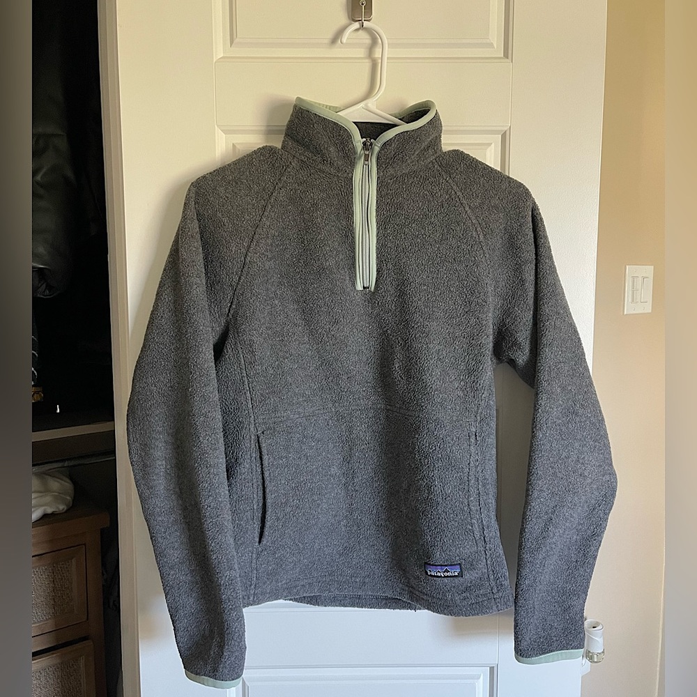 Patagonia Women’s Synchilla quarter zip fleece, size XS, grey